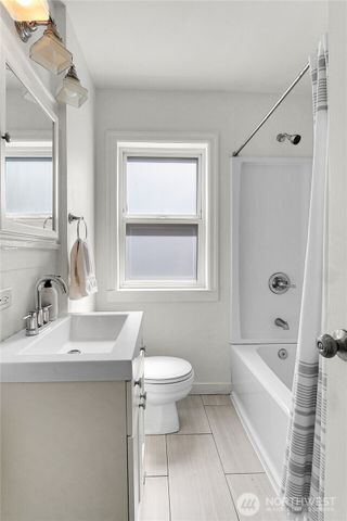1915 Dexter Avenue N, Seattle, WA 98109
