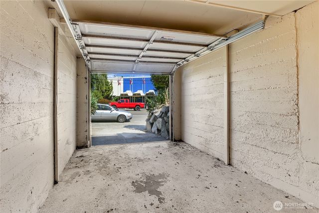 1915 Dexter Avenue N, Seattle, WA 98109