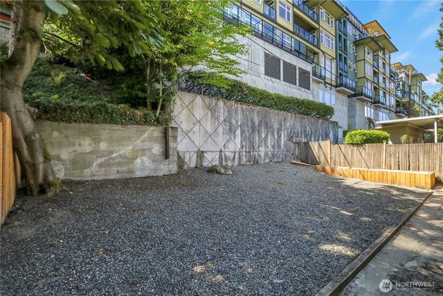 1915 Dexter Avenue N, Seattle, WA 98109