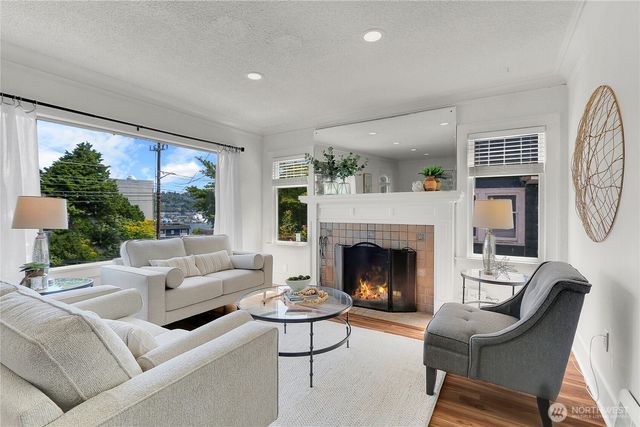1915 Dexter Avenue N, Seattle, WA 98109