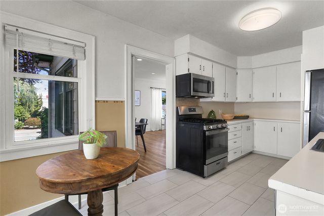 1915 Dexter Avenue N, Seattle, WA 98109