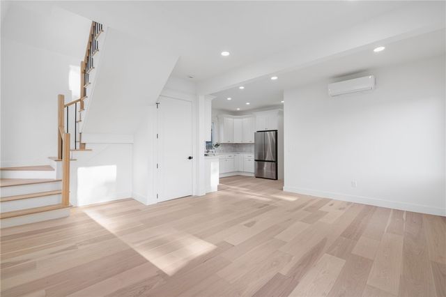 7 Sheffield Avenue B, Newport, RI 02849