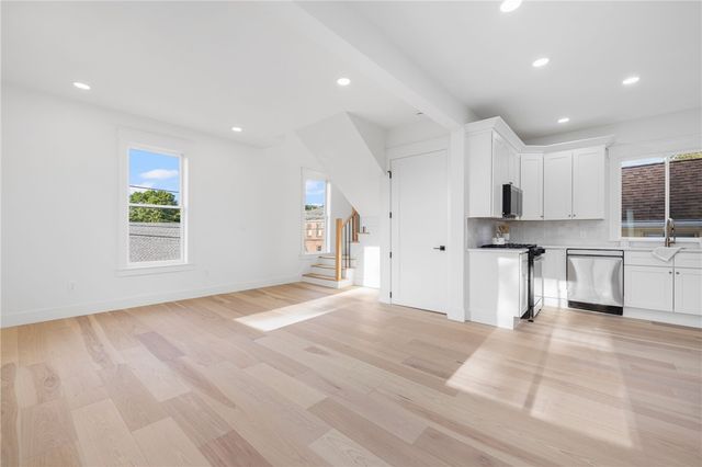 7 Sheffield Avenue B, Newport, RI 02849