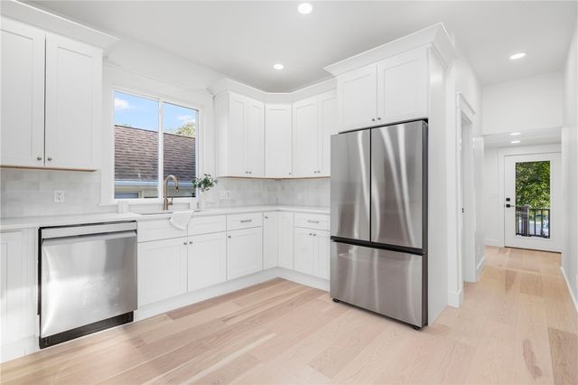 7 Sheffield Avenue B, Newport, RI 02849