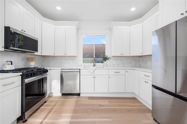 7 Sheffield Avenue B, Newport, RI 02849