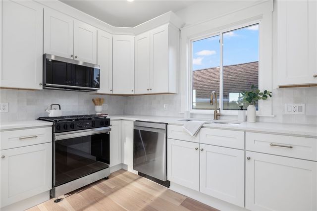 7 Sheffield Avenue B, Newport, RI 02849