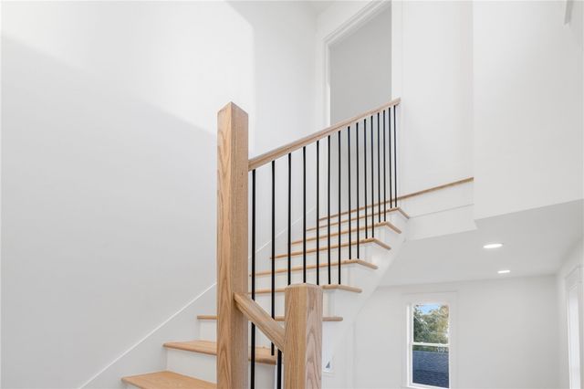 7 Sheffield Avenue B, Newport, RI 02849