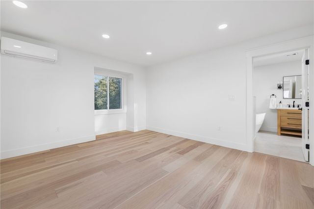 7 Sheffield Avenue B, Newport, RI 02849