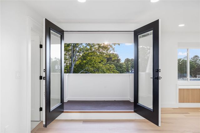 7 Sheffield Avenue B, Newport, RI 02849