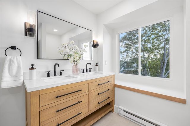 7 Sheffield Avenue B, Newport, RI 02849