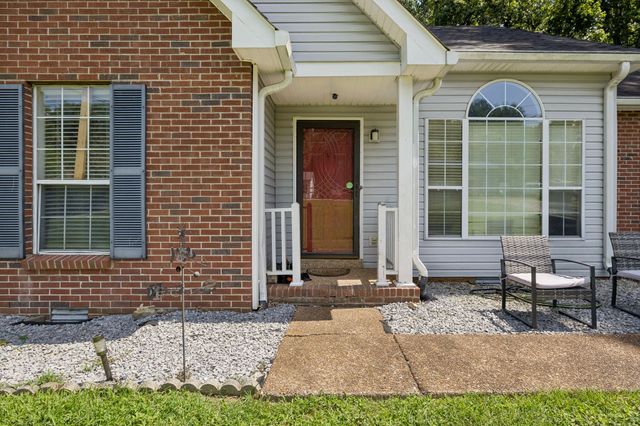 1044 Winding Way Dr, White House, TN 37188