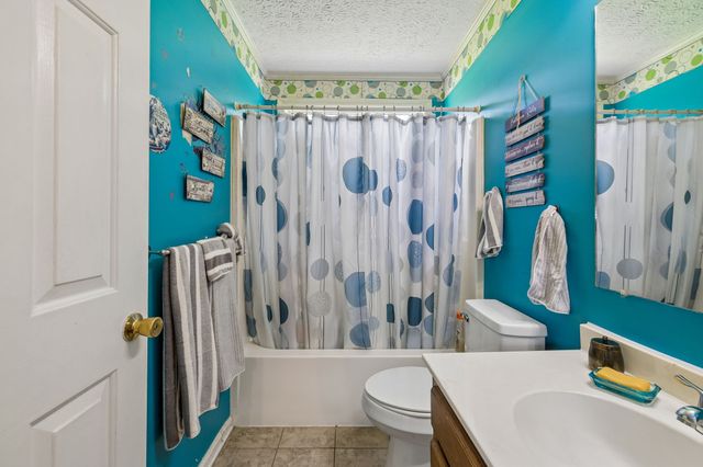 1044 Winding Way Dr, White House, TN 37188