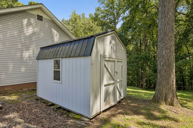 1044 Winding Way Dr, White House, TN 37188