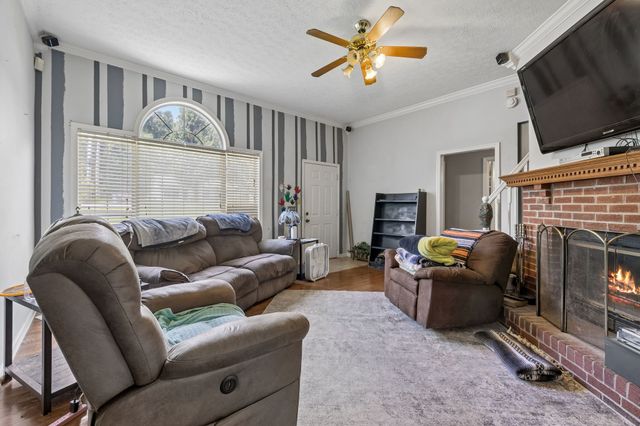 1044 Winding Way Dr, White House, TN 37188