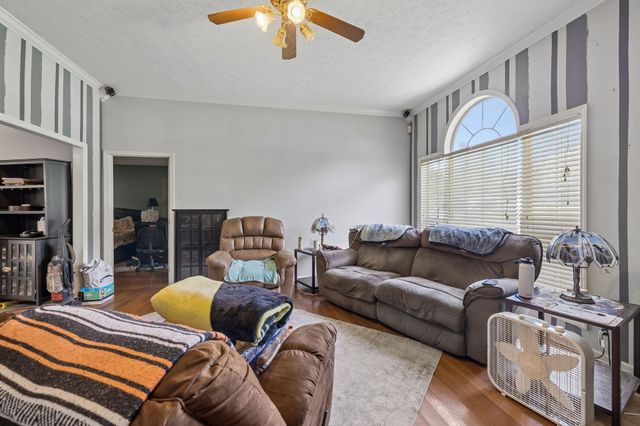 1044 Winding Way Dr, White House, TN 37188