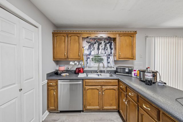 1044 Winding Way Dr, White House, TN 37188