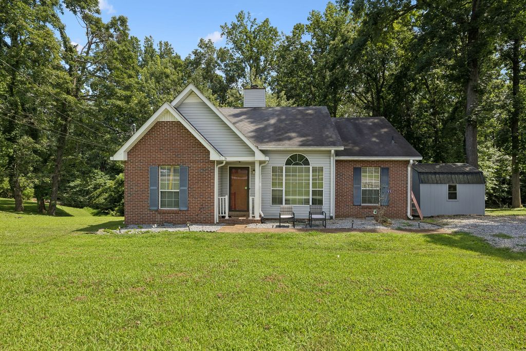 1044 Winding Way Dr, White House, TN 37188