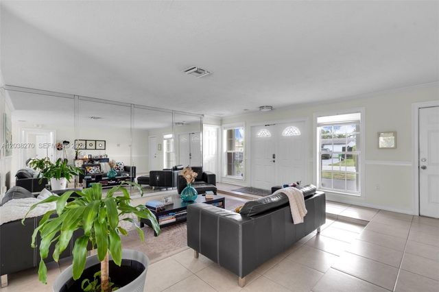 9624 NW 19th Place, Sunrise, FL 33322