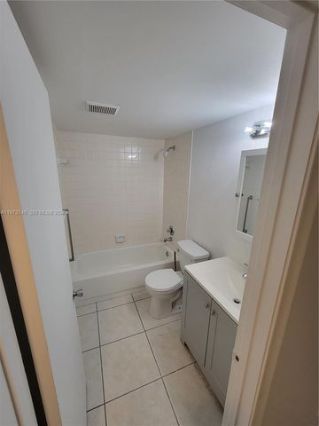 300 SW 134th Way 113E, Pembroke Pines, FL 33027