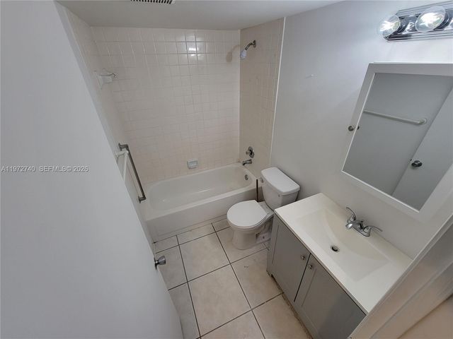 300 SW 134th Way 113E, Pembroke Pines, FL 33027