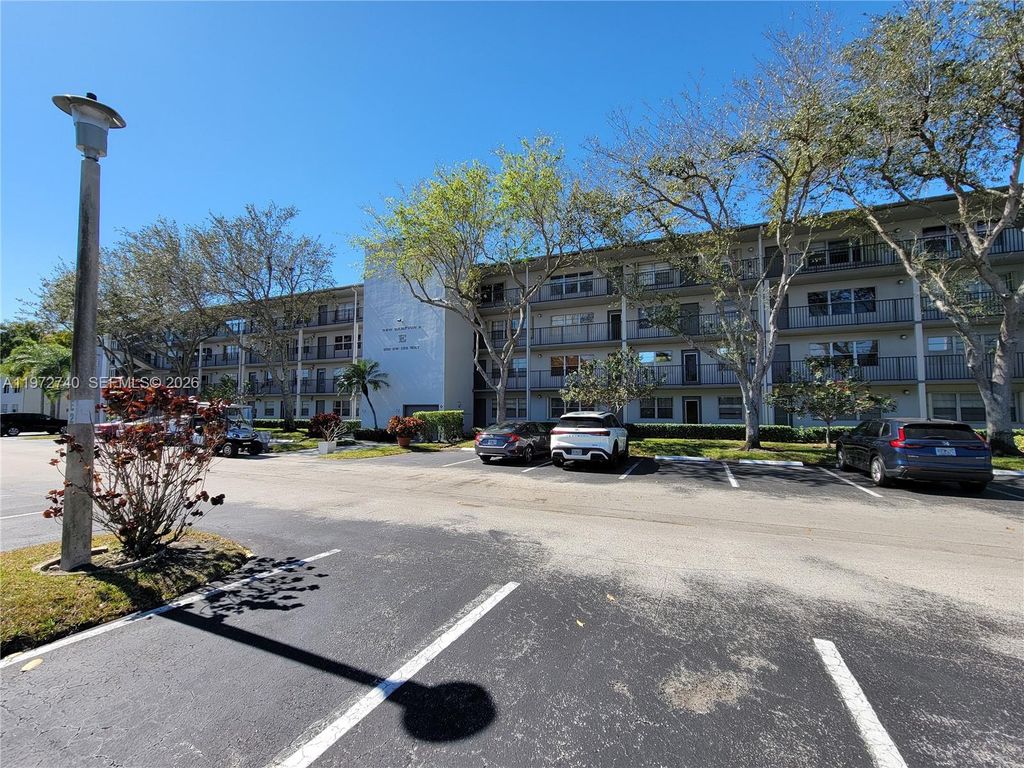 300 SW 134th Way 113E, Pembroke Pines, FL 33027
