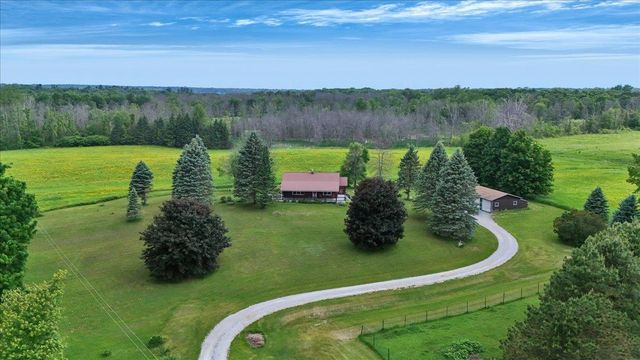 66 Poor Farm Road, Alburgh, VT 05440