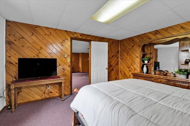 66 Poor Farm Road, Alburgh, VT 05440