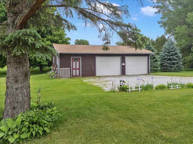 66 Poor Farm Road, Alburgh, VT 05440