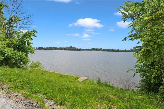 66 Poor Farm Road, Alburgh, VT 05440