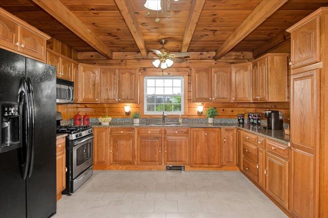 66 Poor Farm Road, Alburgh, VT 05440