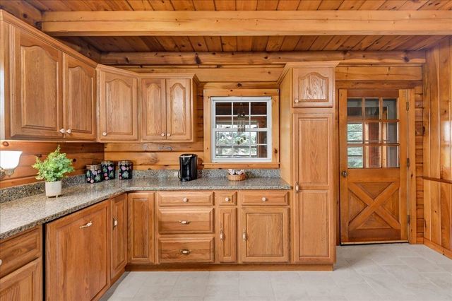 66 Poor Farm Road, Alburgh, VT 05440