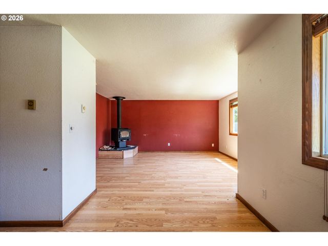 1135 1ST St Ne, Bandon, OR 97411