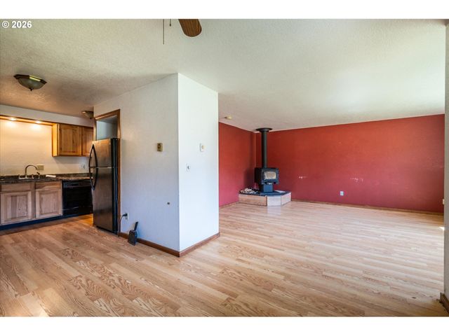 1135 1ST St Ne, Bandon, OR 97411