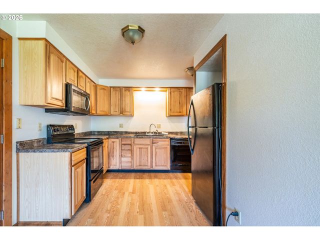 1135 1ST St Ne, Bandon, OR 97411