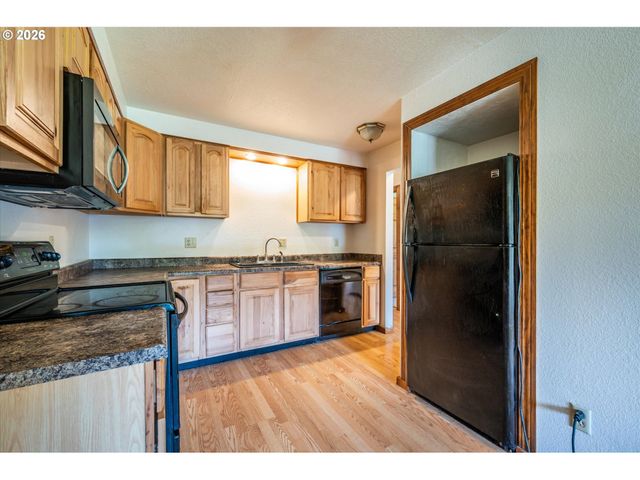 1135 1ST St Ne, Bandon, OR 97411