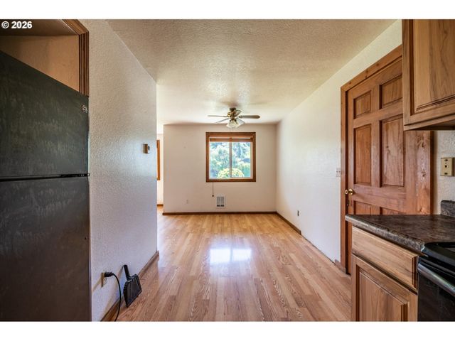 1135 1ST St Ne, Bandon, OR 97411