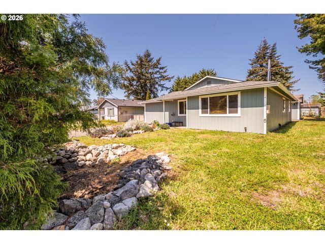 1135 1ST St Ne, Bandon, OR 97411