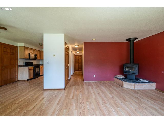 1135 1ST St Ne, Bandon, OR 97411