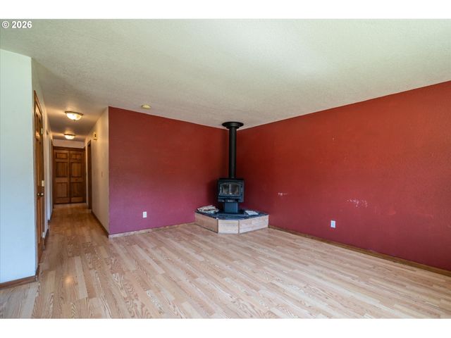 1135 1ST St Ne, Bandon, OR 97411