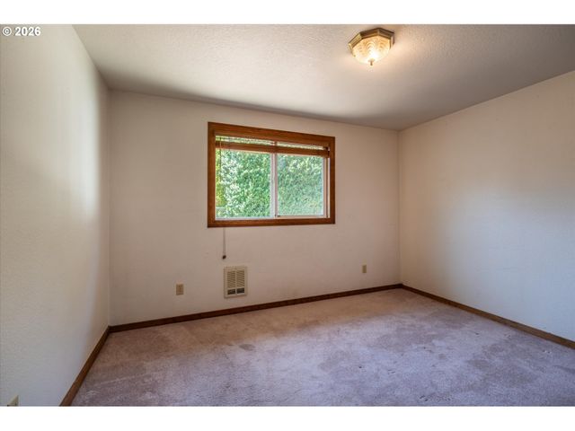 1135 1ST St Ne, Bandon, OR 97411