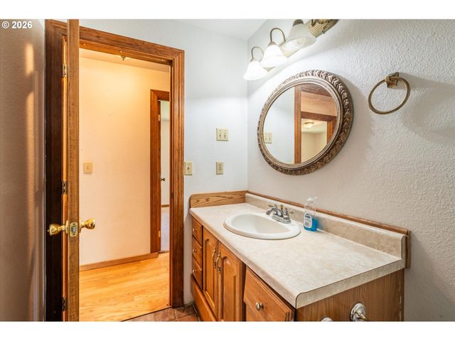 1135 1ST St Ne, Bandon, OR 97411