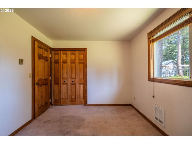 1135 1ST St Ne, Bandon, OR 97411