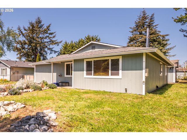 1135 1ST St Ne, Bandon, OR 97411