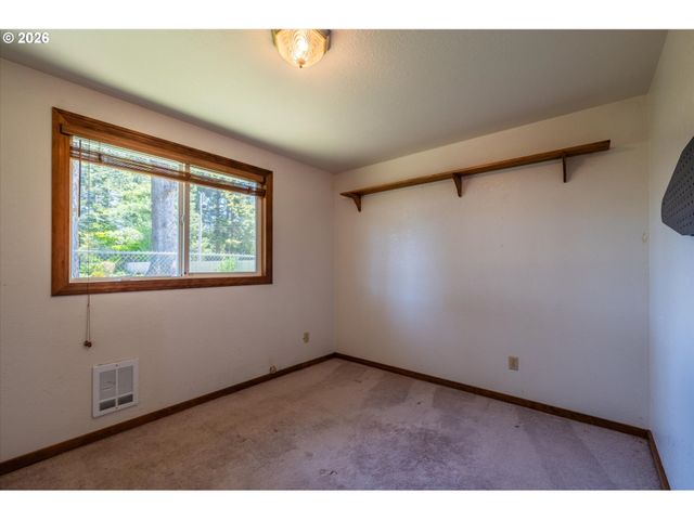 1135 1ST St Ne, Bandon, OR 97411