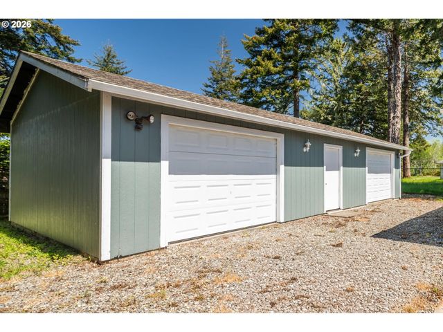 1135 1ST St Ne, Bandon, OR 97411