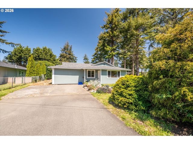 1135 1ST St Ne, Bandon, OR 97411