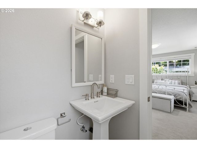 7130 SHAWN Ct, Gladstone, OR 97027