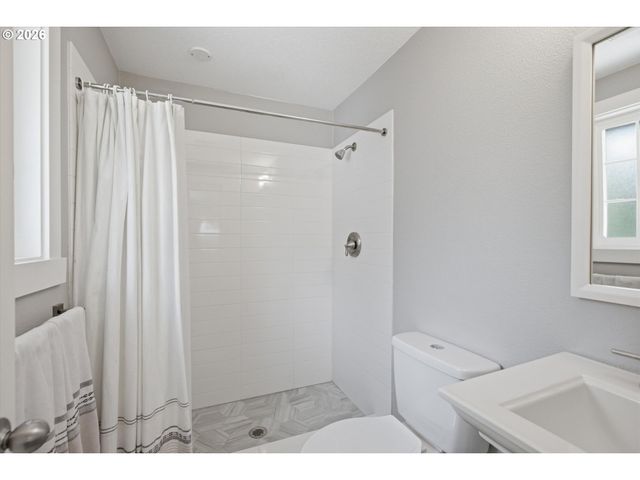 7130 SHAWN Ct, Gladstone, OR 97027