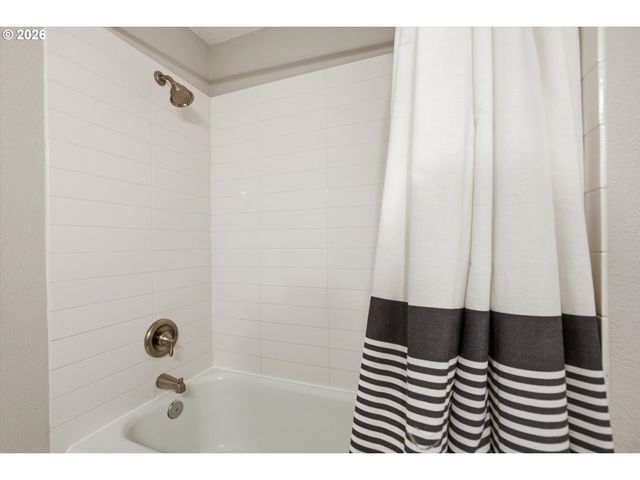 7130 SHAWN Ct, Gladstone, OR 97027