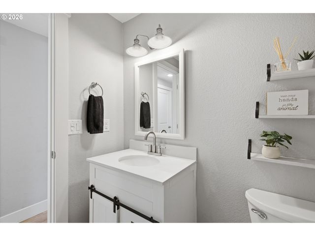 7130 SHAWN Ct, Gladstone, OR 97027